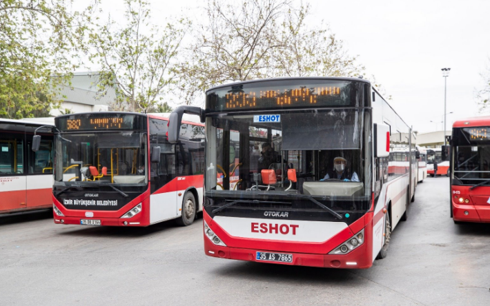 İzmir'de toplu ulaşım kullanımı normalleşmeyle birlikte hızla yükselmeye başladı