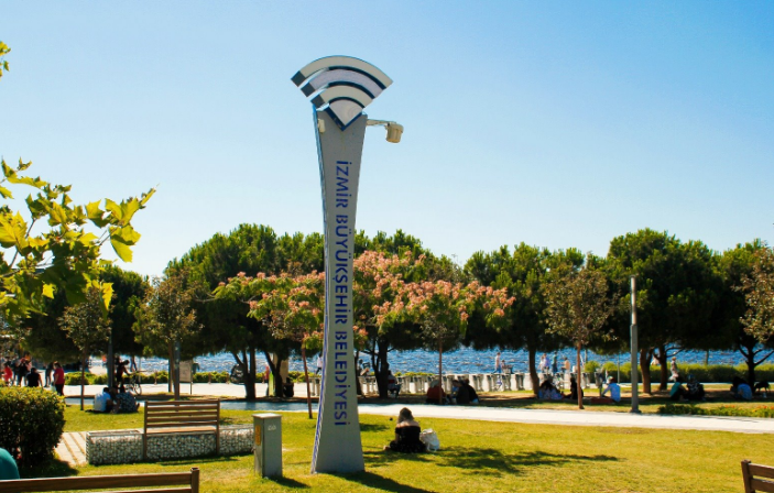 İzmir'in 30 ilçesinde ücretsiz ve kablosuz internet hizmeti