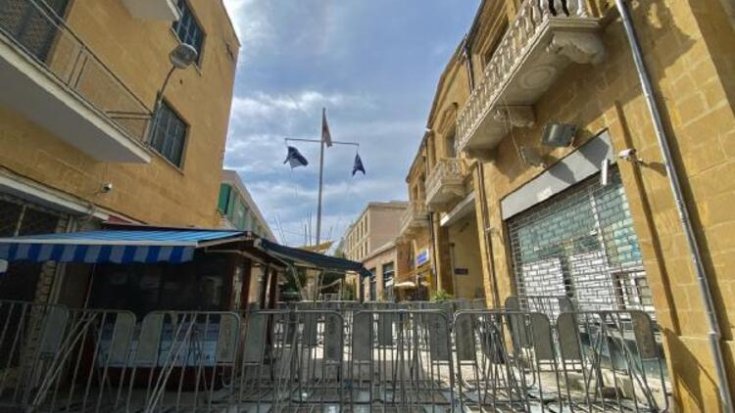 Kıbrıs Rum yönetimi tüm sınır kapılarını kapattı