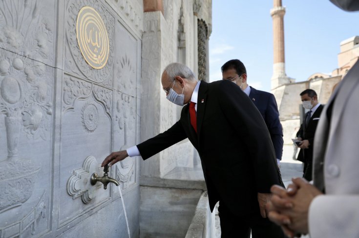 Kılıçdaroğlu, İmamoğlu ve Kaftancıoğlu'ndan İBB'nin restore ederek 30 yıl sonra kullanıma açtığı 3. Ahmet Çeşmesi'ne ziyaret
