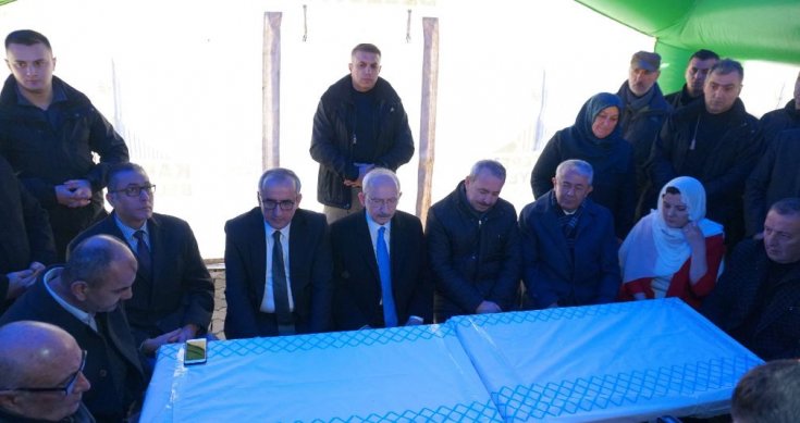 Kılıçdaroğlu'ndan Van'daki çığ faciasında şehit olan Jandarma Astsubay Çavuş Fatih Karagöz'ün ailesine ziyaret