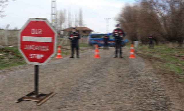 Koronavirüs hastası, ölen yakını için hayır yemeği verdi, köy karantinaya alındı