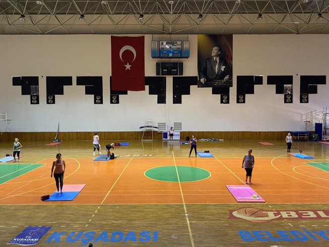 Kuşadası Belediyesi'nin ücretsiz spor kursları başlıyor