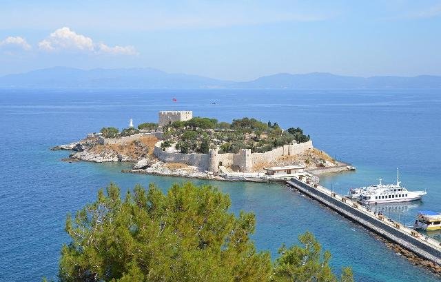 Kuşadası’nın simgesi Güvercinada Kalesi, UNESCO Dünya Mirası Geçici Listesi'ne girdi