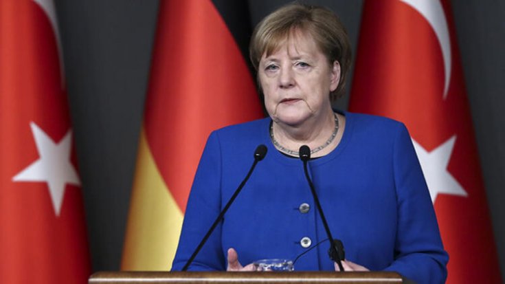 Merkel: Eldeki birçok veri failin ırkçı güdülerle hareket ettiğine işaret ediyor