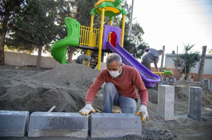 Mersin Büyükşehir Belediyesi, 50 mahalleye oyun parkları kuruyor