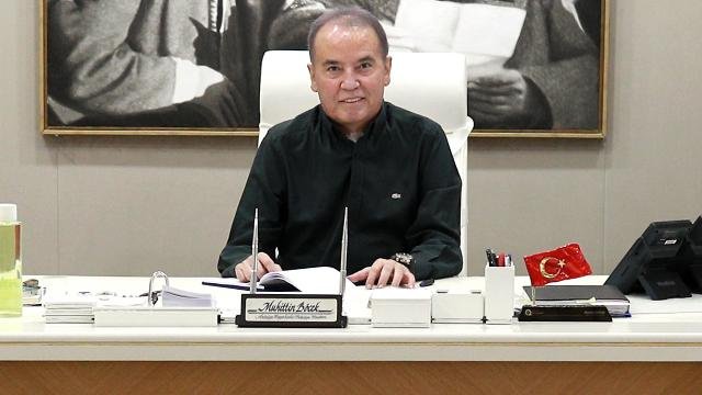 Muhittin Böcek: Partimizin çatısı altında bulunan bazı menfaat gruplarının insan olmayı unuttuklarını gördüm