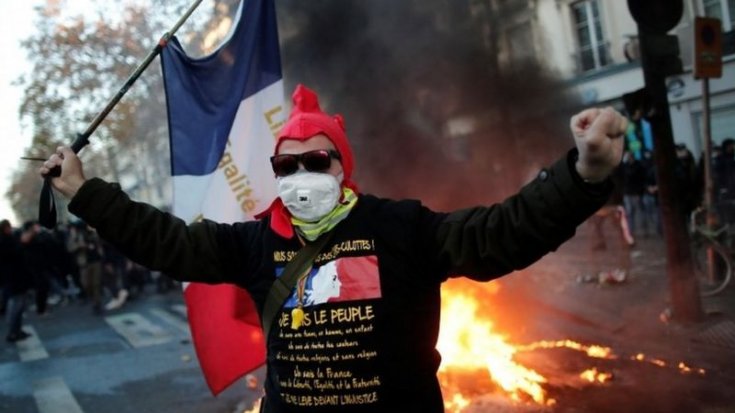 'Polis güvenlik yasası'na karşı Paris halkı sokakta