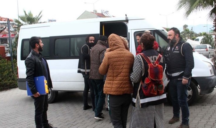 Polis memuru fuhuş operasyonunda tutuklandı