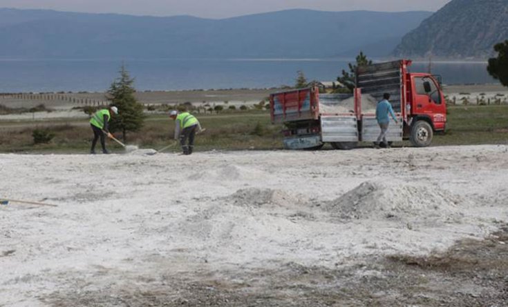 Prof. Kantarcı'dan Salda Gölü için uyarı: Taşınan kum değil Huntit minerali hidromagnezit; silikozis hastalığına yol açabilir