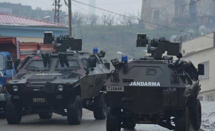 Siirt Pervari'de jandarma zırhlı araç virajı alamadı uçuruma yuvarlandı; 2 askerimiz şehit oldu, 1’i ağır, 7 asker yaralı