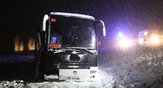 Sivasspor altyapı oyuncularını taşıyan otobüs kaza yaptı: 7 yaralı