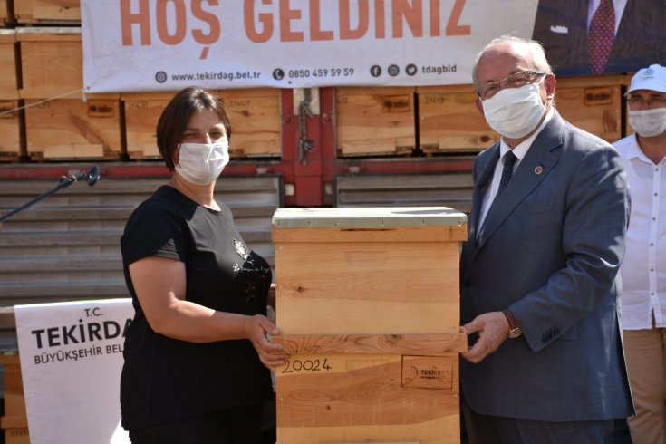 Tekirdağ Büyükşehir Belediye Başkanı Kadir Albayrak: İl genelinde bin 138 üreticiye 22 bin 293 adet arı kovanı dağıttık