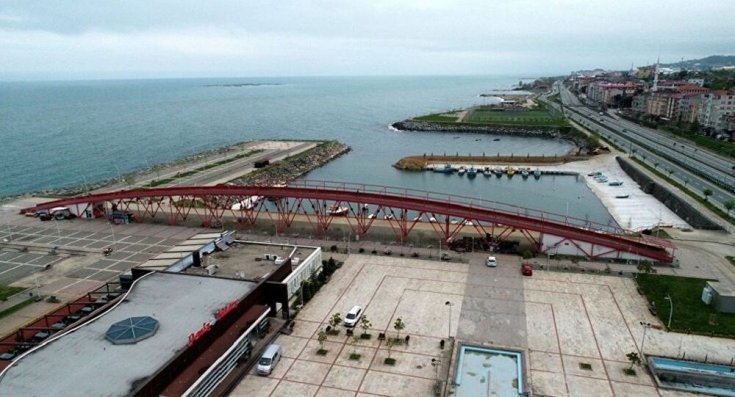 Trabzon'da karadan karaya köprü yapan belediye çözüm arıyor