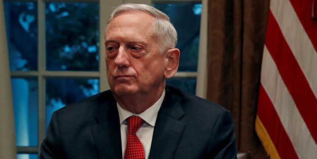 Trump'ın ilk savunma bakanı Mattis: ABD Başkanı bizi bölmeye çalışıyor