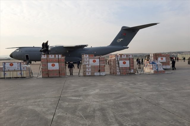 Türkiye, İtalya ve İspanya'ya tıbbi yardım malzemesi gönderdi