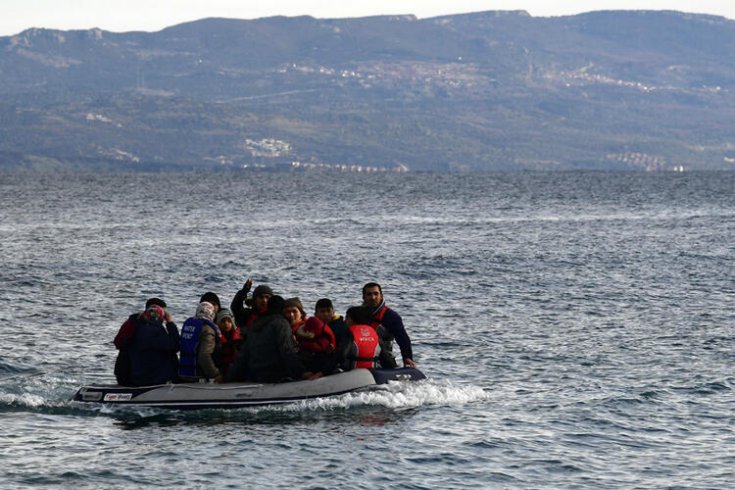 Türkiye'deki bazı göçmenler deniz yoluyla Midilli'ye geçiyor
