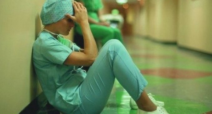 "Türkiye'nin acil 100 bin sağlık personeline ihtiyacı var"