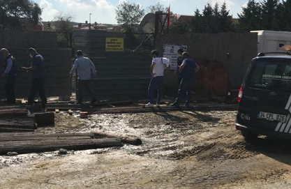 Uyarılara rağmen yeşil alana cami yapan AKP'li belediye, İBB’nin mühürlemesine karşın inşaatı sürdürüyor