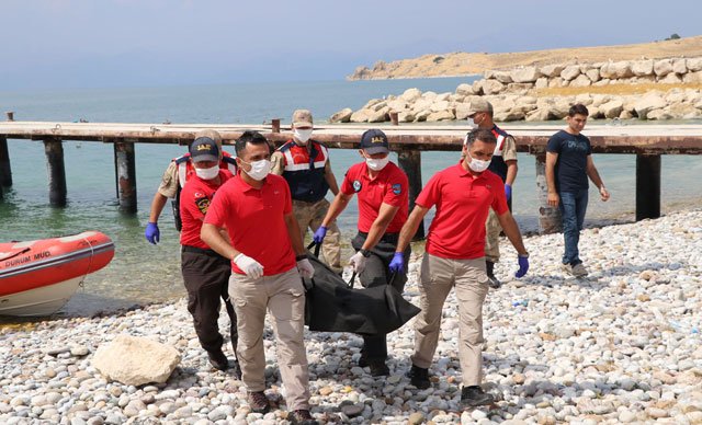 Van'daki tekne faciasında ölü sayısı 56'ya yükseldi