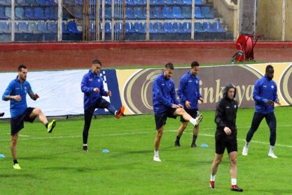 Adana Demirspor'da 24'ü futbolcu 29 kişinin koronavirüs testi pozitif çıktı