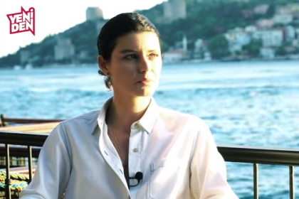 Beren Saat'ten 'Netflix eşcinselliği özendiriyor' iddialarına yanıt: 'Netflix'i kapatsanız da başka mecralar var, o çocuklar bizim'