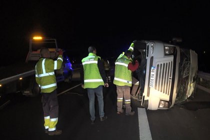 Bursa'da Suriyeli göçmenleri taşıyan minibüs devrildi: 11'i çocuk 21 yaralı