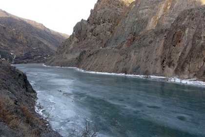 Dünyanın en hızlı akan nehri Çoruh, dondu