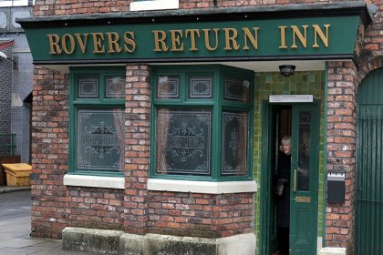 Dünyanın en uzun soluklu dizisi 'Coronation Street' 60 yaşında