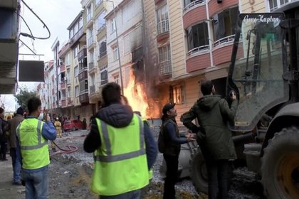 Esenyurt'ta iş makinesi doğal gaz borusunu patlattı