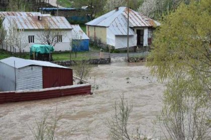 Habur Çayı taştı; 2 köy su altında