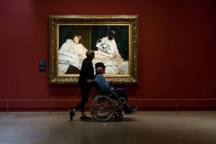 Orsay Müzesi, ‘dekoltesi’ nedeniyle girişine izin vermediği ziyaretçiden özür diledi