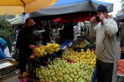 Pazarcılardan maskesini düzgün takmayanlara ürün satmama kararı