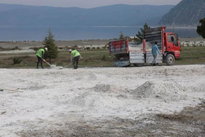 Prof. Kantarcı'dan Salda Gölü için uyarı: Taşınan kum değil Huntit minerali hidromagnezit; silikozis hastalığına yol açabilir