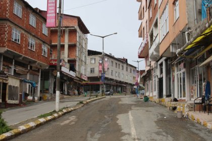 Rize'de, 'koronavirüs' karantinasındaki belde ve 4 köyde hayat durdu