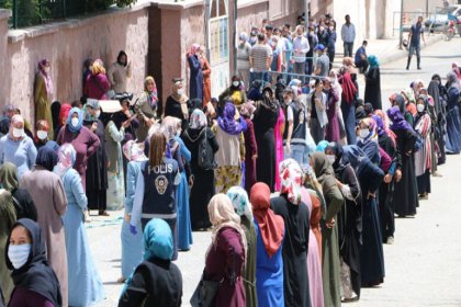 Şanlıurfa Valisi: PTT’deki yoğunluğun önüne geçemiyoruz