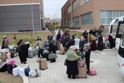 Umre dönüşü Erzurum'a gitmek için otobüs tutan 28 kişilik kafile yoldan çevrilip karantinaya alındı