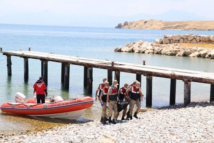 Van'daki tekne faciasında ölü sayısı 26'ya yükseldi