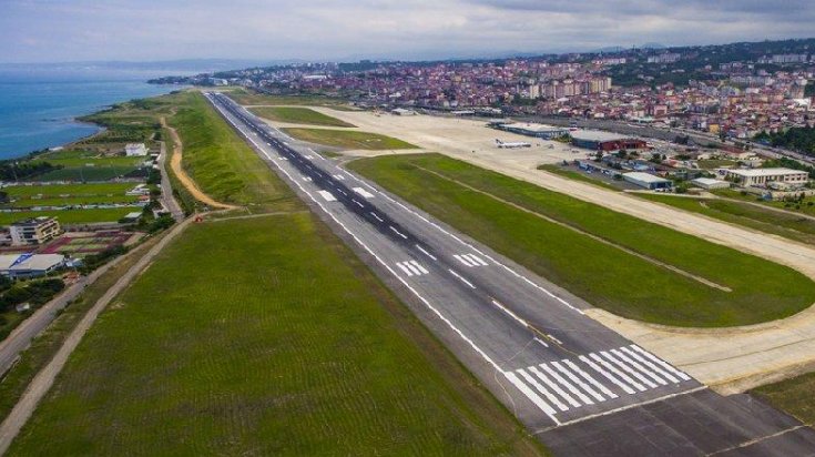 58 milyon liraya onarılan Trabzon Havalimanı'nın pistleri yine çatladı, uçuşlar durduruldu