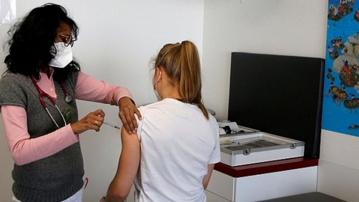 AB, Pfizer aşısının 12-15 yaş grubunda kullanımına onay verdi AB, Pfizer aşısının 12-15 yaş grubunda kullanımına onay verdi