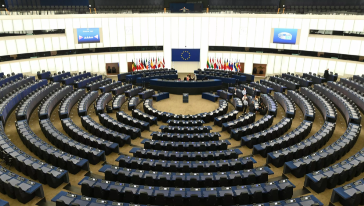 AB'de hukukun üstünlüğü kavgası büyüyor: Avrupa Parlamentosu Avrupa Komisyonu'na dava açtı