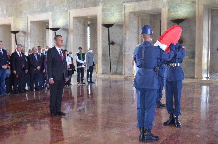 ADD'nin yeni Genel Başkanı Hüsnü Bozkurt'tan Anıtkabir'e ziyaret ADD'nin yeni Genel Başkanı Hüsnü Bozkurt'tan Anıtkabir'e ziyaret