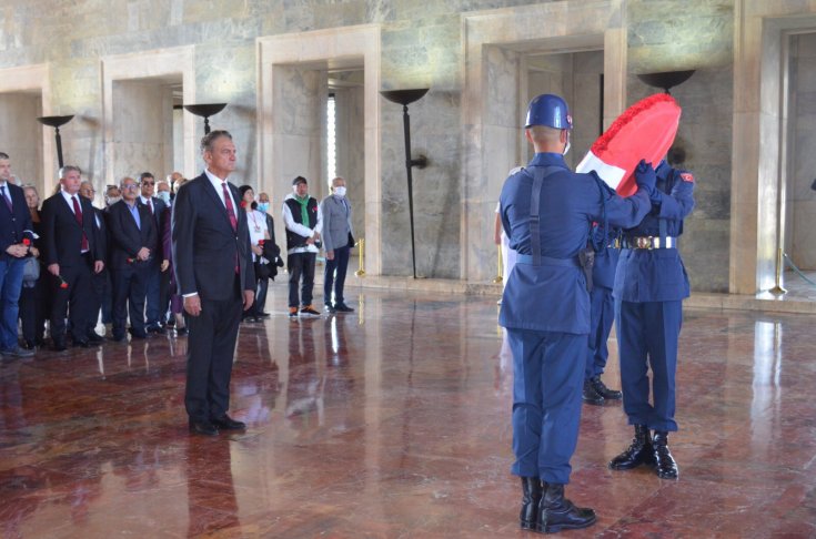 ADD'nin yeni Genel Başkanı Hüsnü Bozkurt'tan Anıtkabir'e ziyaret