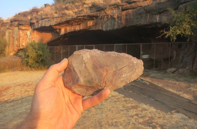 Afrika'da bir mağarada 2 milyon yıl önce üretilmiş taş aletler keşfedildi