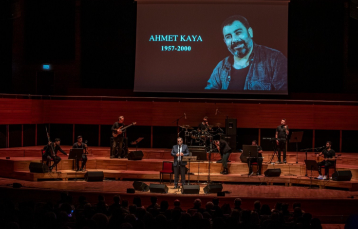 Ahmet Kaya İzmir'de anıldı: 'Ahmet Kaya'nın değil koca bir ülkenin hikayesi'