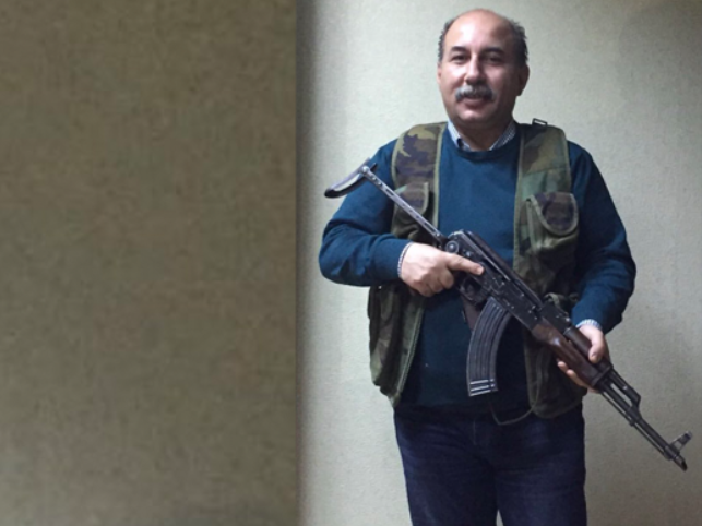 AKP il yöneticisi Turgut Özzeren'den 104 emekli amirale silahlı tehdit