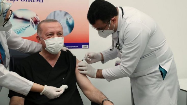 AKP MKYK'sı koronavirüs aşısı oldu, sosyal medyadan tepki yükseldi