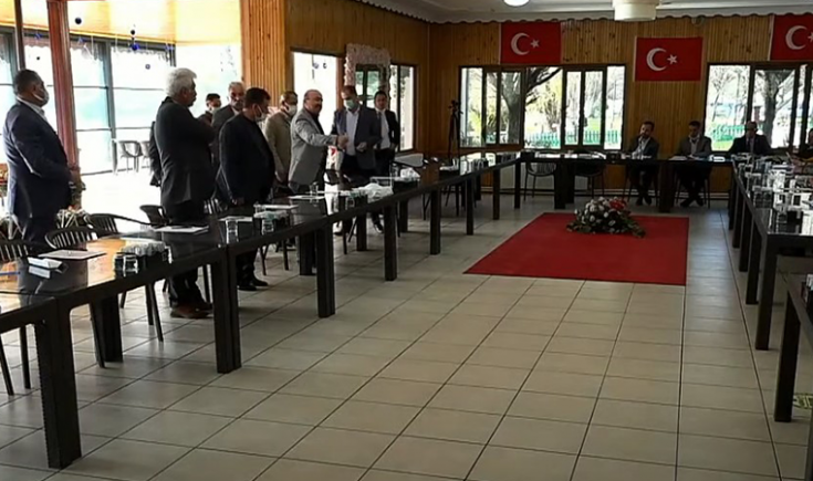 AKP ve MHP'liler ihale kavgasında yumruk yumruğa birbirine girdi AKP ve MHP'liler ihale kavgasında yumruk yumruğa birbirine girdi