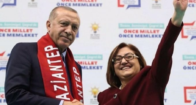 AKP’li Gaziantep Büyükşehir Belediyesi'nde araç saltanatı: 230 araç için 46 milyon lira ödeyecek AKP’li Gaziantep Büyükşehir Belediyesi'nde araç saltanatı: 230 araç için 46 milyon lira ödeyecek