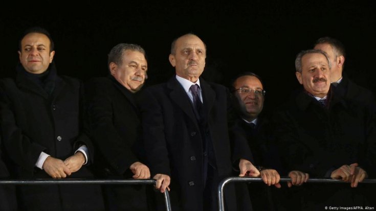 AKP'li isim: Yolsuzlukları araştırınca ucunun nereye çıkacağı bilinmiyor ya da bilindiği için üstüne gidilmiyor AKP'li isim: Yolsuzlukları araştırınca ucunun nereye çıkacağı bilinmiyor ya da bilindiği için üstüne gidilmiyor